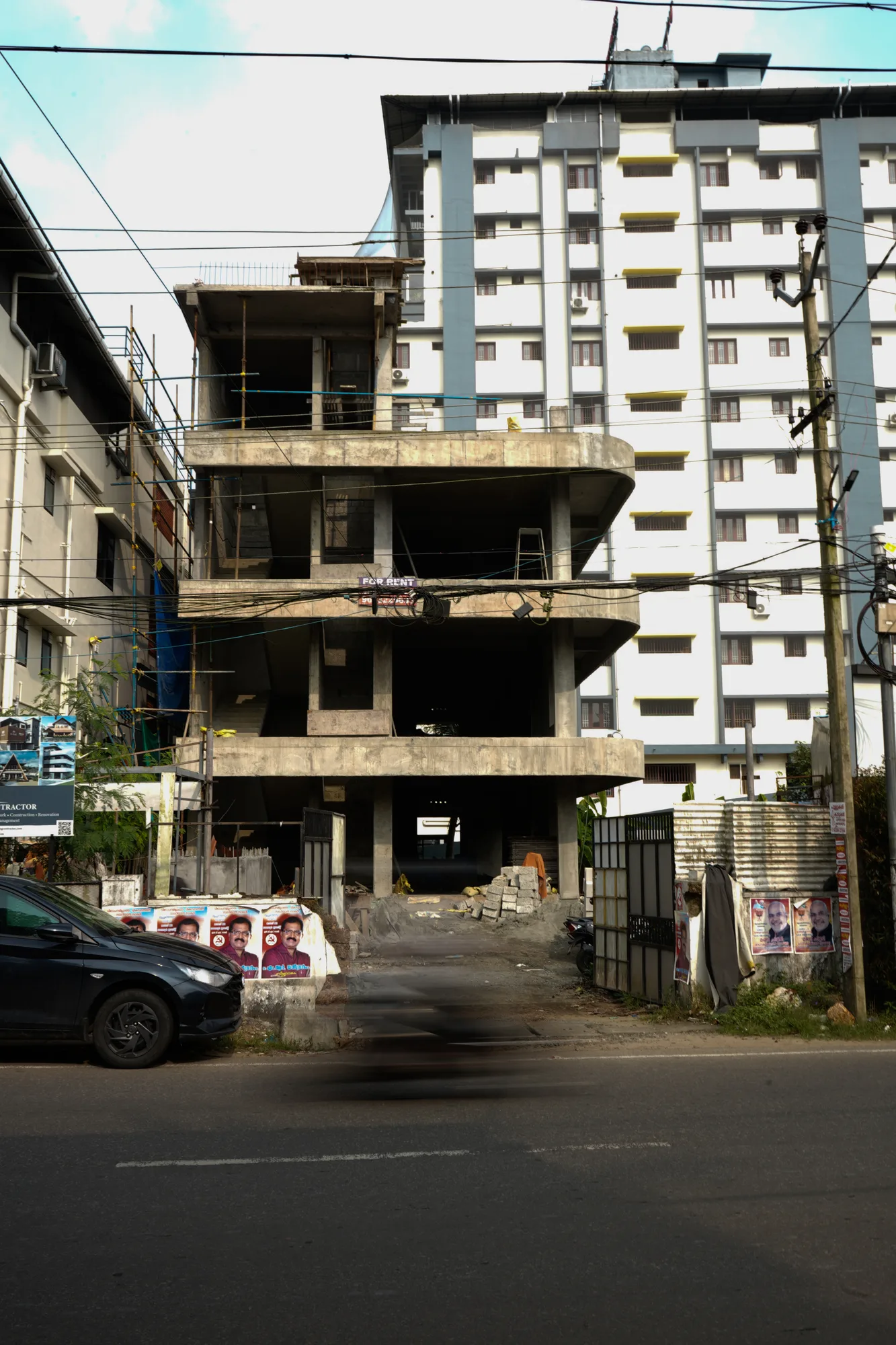 On-site construction of Eroor Commercial Building structural shell