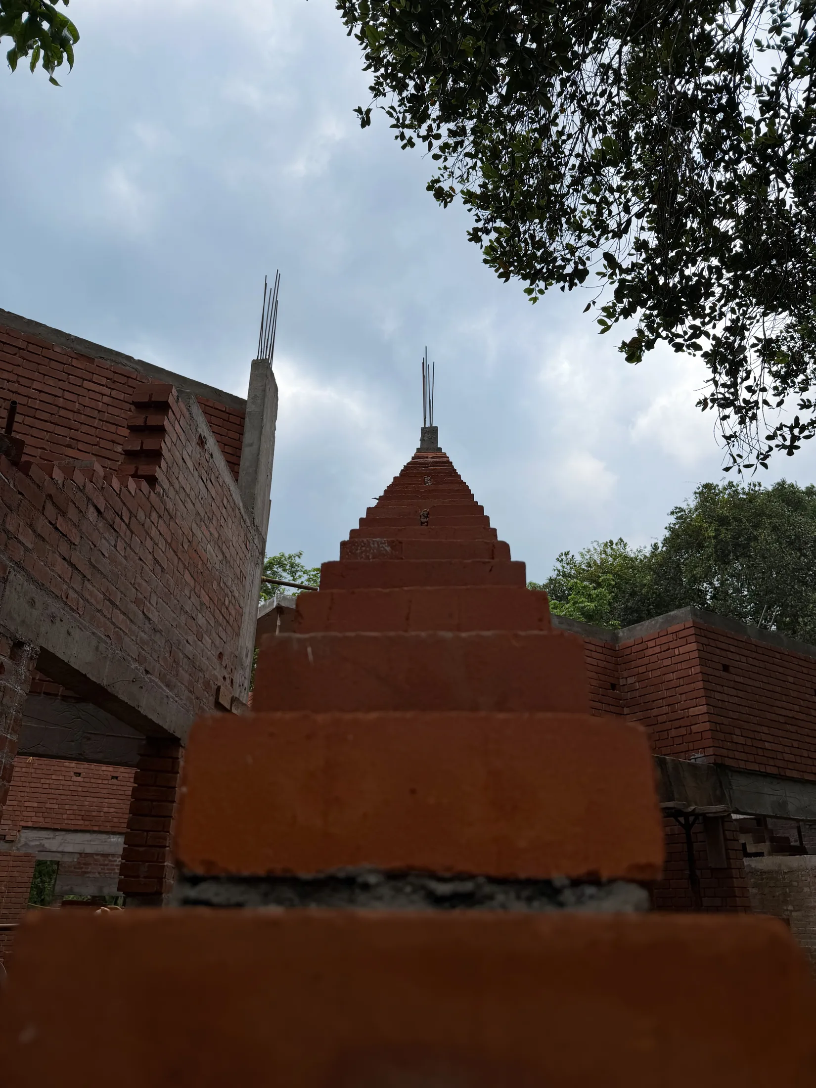 Exposed brick roof profile under construction at Vinu and Juline Residence