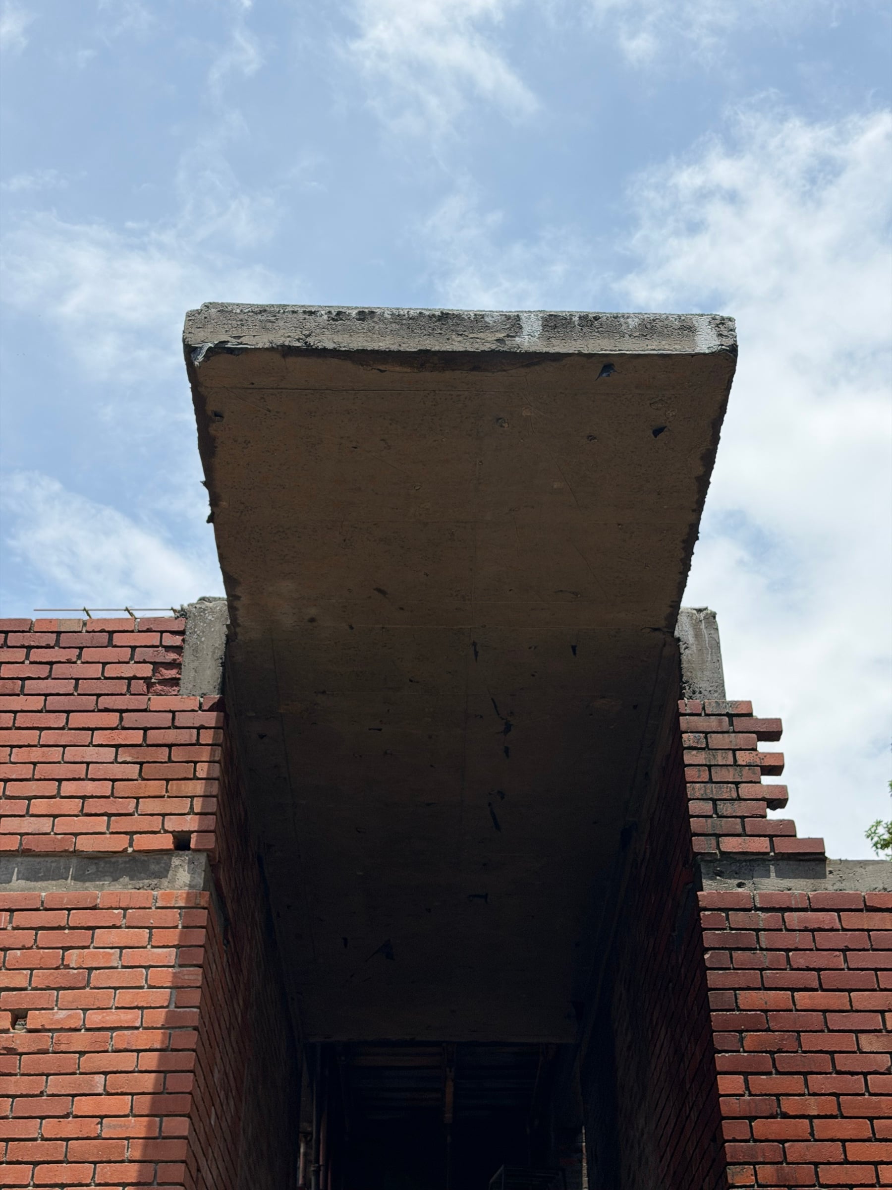 Construction progress showing roof profile at Vinu and Juline Residence